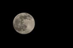 Bijna volle maan, op 97% is hij nu verlicht