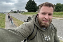 Op de fiets de heuvel op naar de appie
