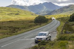 In de verte aan de horizon de top van de Snowdon