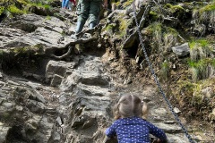 Als het spannend wordt wil ze natuurlijk zelf lopen