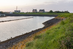 Het huisje links